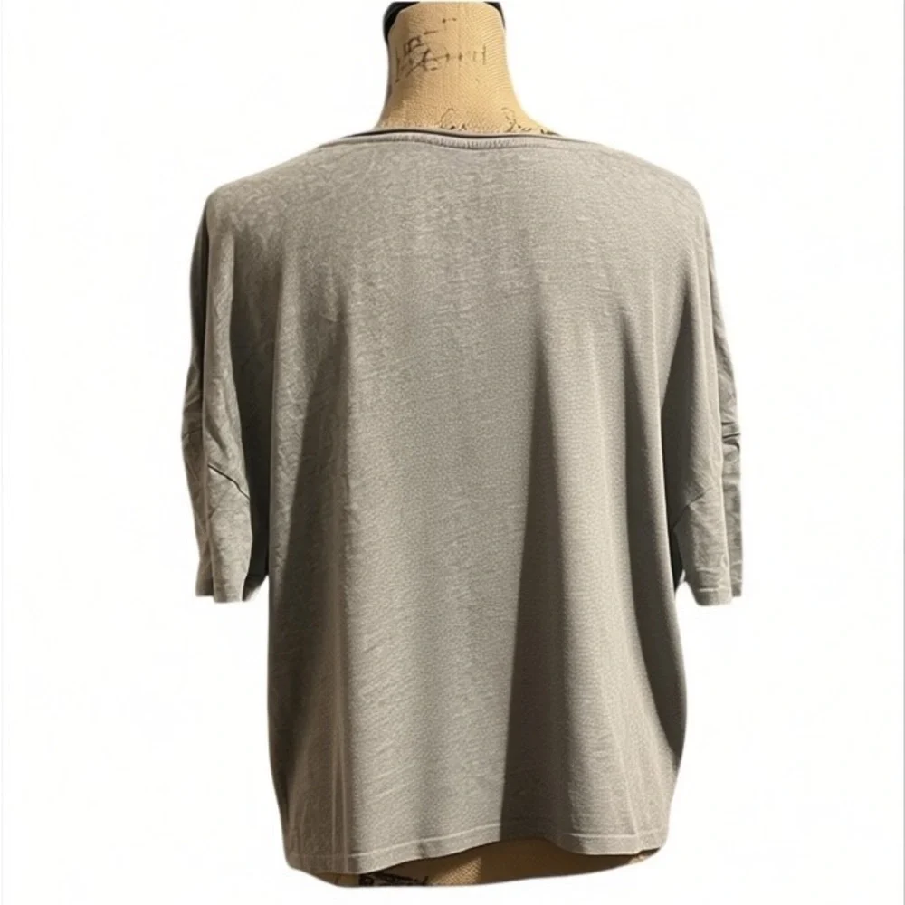 Disney Gray Cropped T-Shirt with Pooh Bear Design - Picture 5 of 8